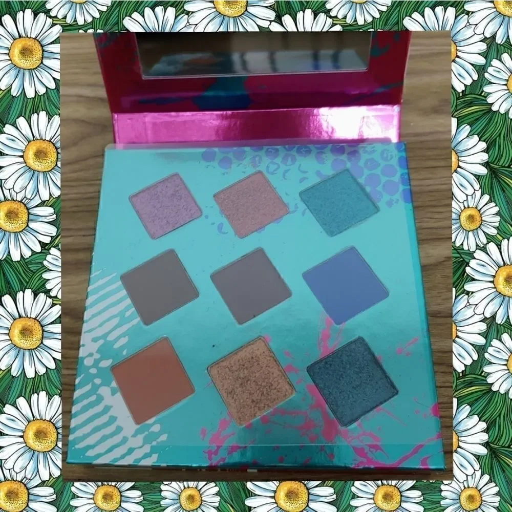 Hank & Henry Living in Color Eye Shadow Pallete